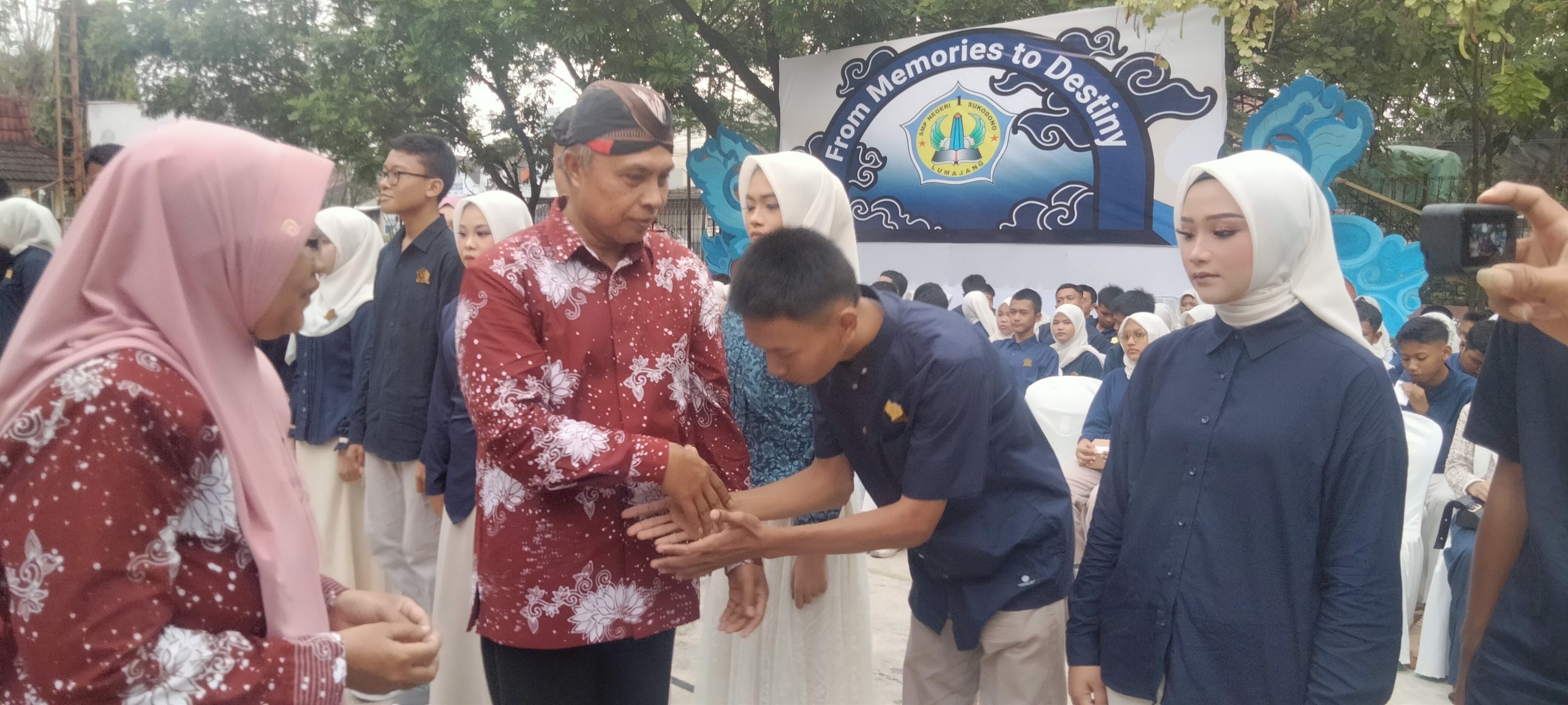 From Memories to Destiny: 274 Siswa SMPN 1 Sukodono Resmi Dilepas, Kepala Sekolah Pesankan Raih Cita-Cita Setinggi Langit
