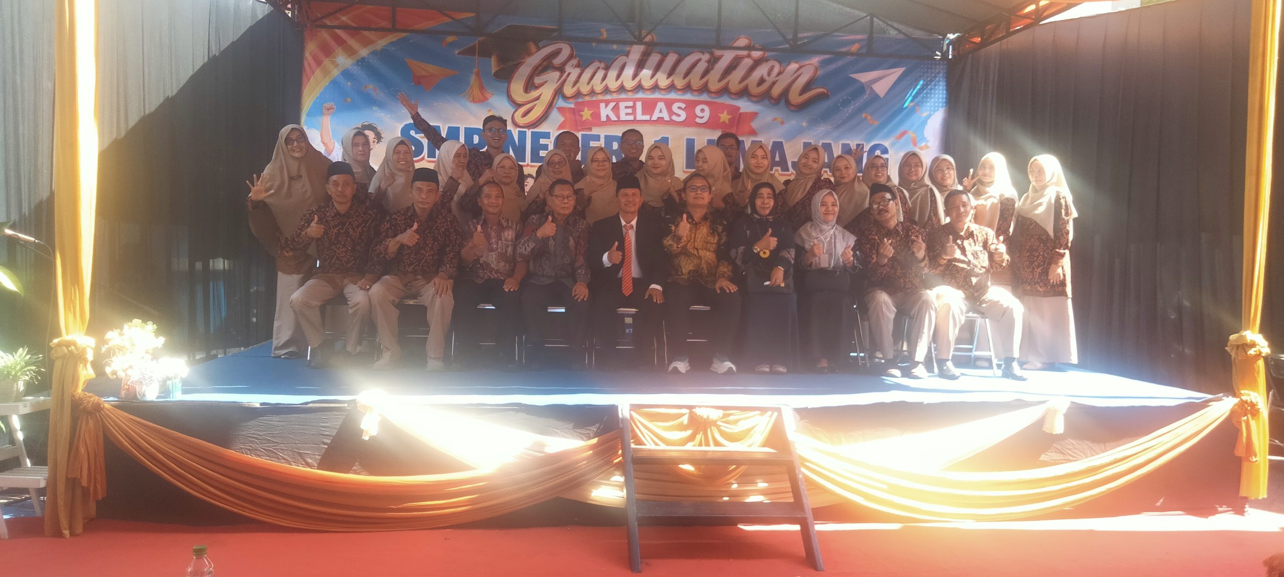 Melangkah dengan Semangat Menggapai Masa Depan Gemilang, 274 Siswa SMPN 1 Lumajang Resmi Lulus
