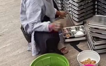 Mubazir !! Beredar Video Diduga Menu MBG di Sawangan Kota Depok Tidak Habis Dimakan Siswa Mubazir !! Beredar Video Diduga Menu MBG di Sawangan Kota Depok Tidak Habis Dimakan Siswa