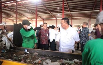 Bukan Tutup TPA, Menteri LH Jumhur Tegaskan Stop ‘Open Dumping’ dan Dorong Ekosistem ‘Green Jobs’ di Bali