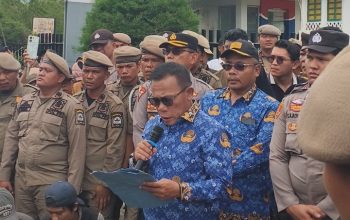 Ribuan Warga Kepung Kantor Bupati Tapanuli Tengah, Janji Jadup Dipertanyakan, Kehadiran Mendadak Bupati Tuai Sorotan