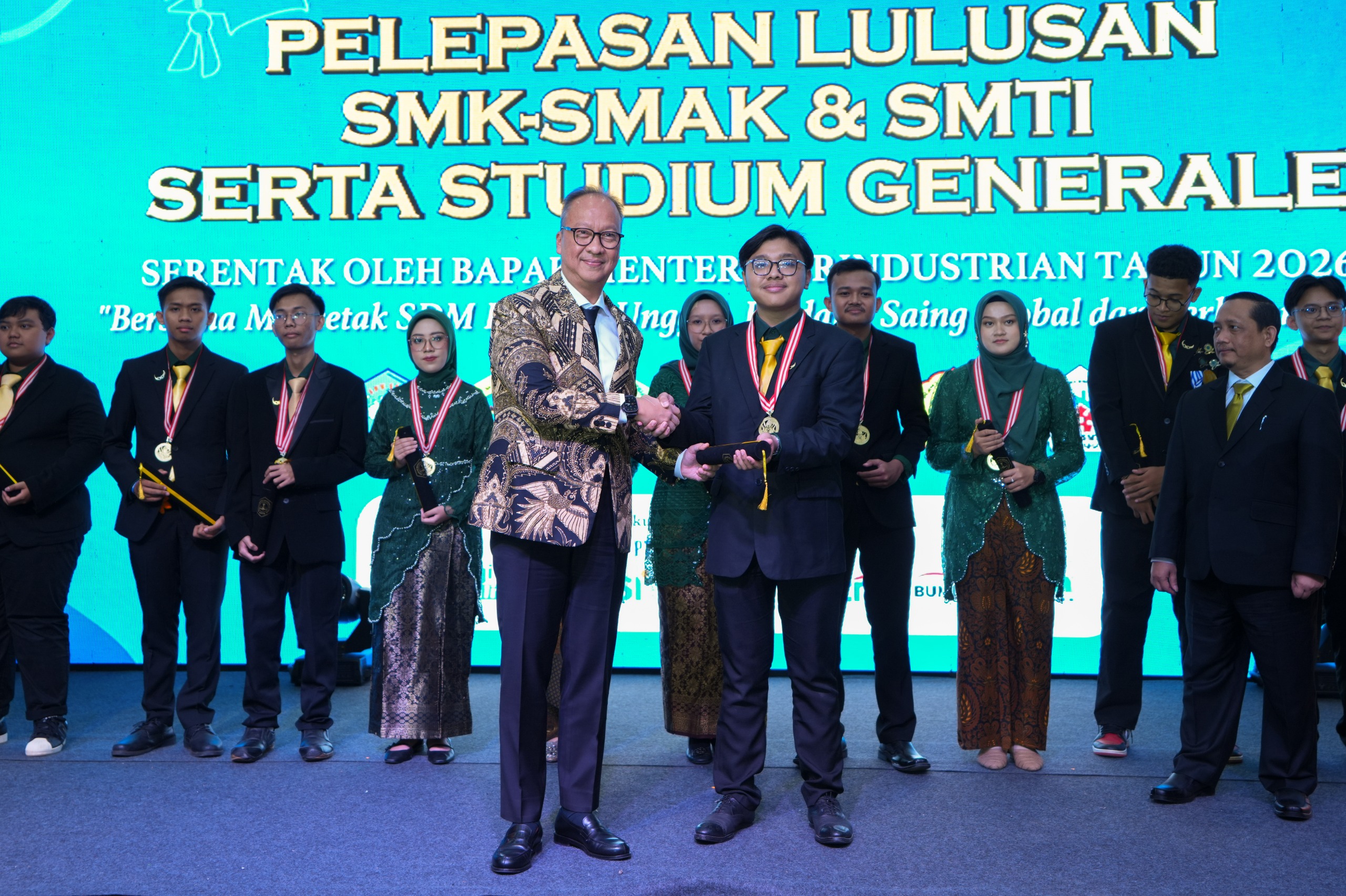 Lulus Siap Kerja, Menperin Lepas Ribuan Talenta Industri Berkompetensi Global