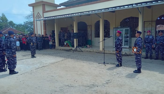 Prajurit TNI AL Oka Mulyanto Dimakamkan Secara Militer, Prosesi Pelepasan Berlangsung Penuh Haru