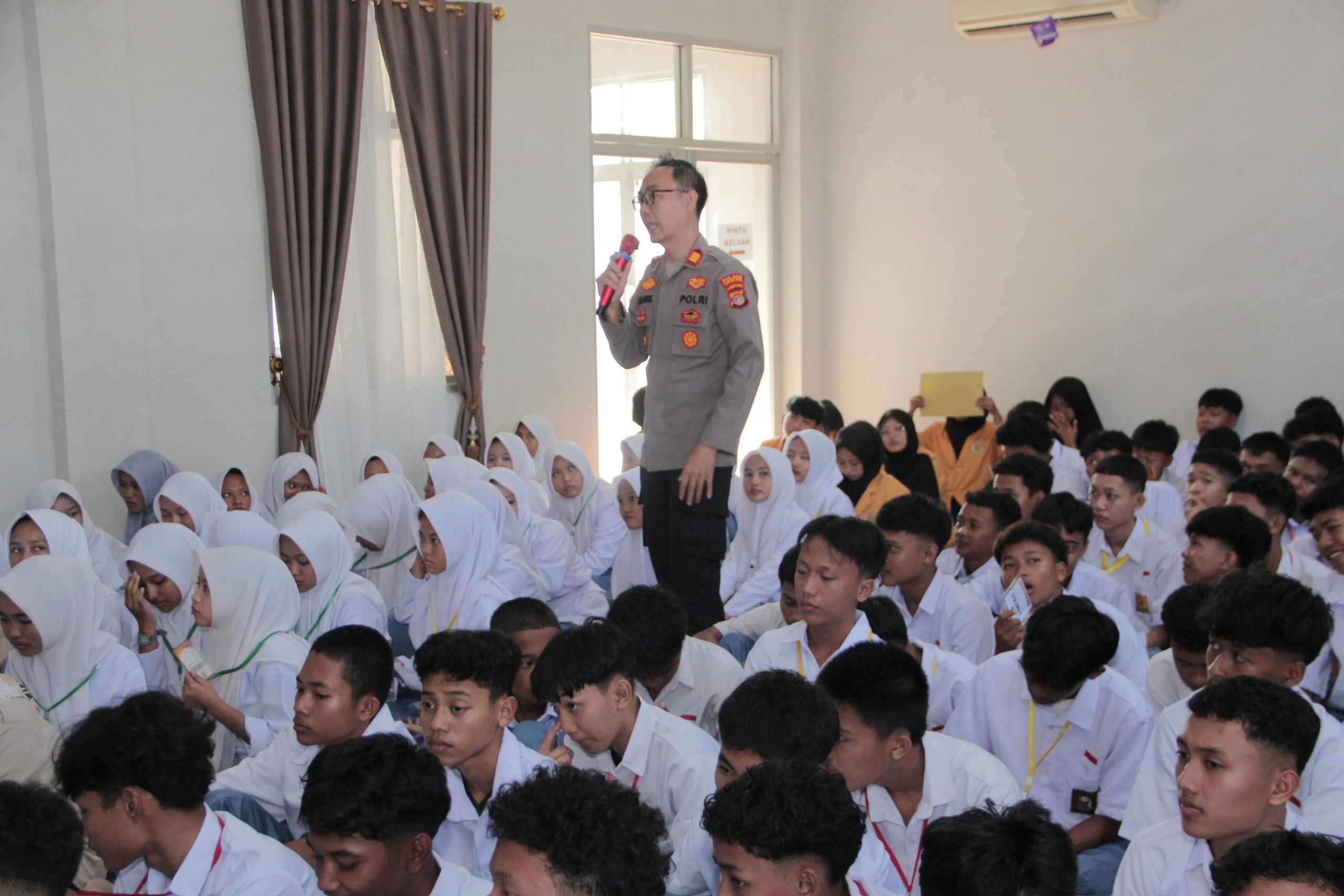 Polsek Abung Semuli Bekali Ratusan Siswa SMK Muhammadiyah Dengan Edukasi Bahaya Narkoba dan Bullying
