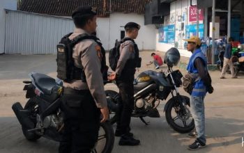 Jaga Kamtibmas,Patroli R2 Polres Lampung Utara Berikan Imbauan Kepada Juru Parkir dan Sisir Permukiman Serta Jalinsum