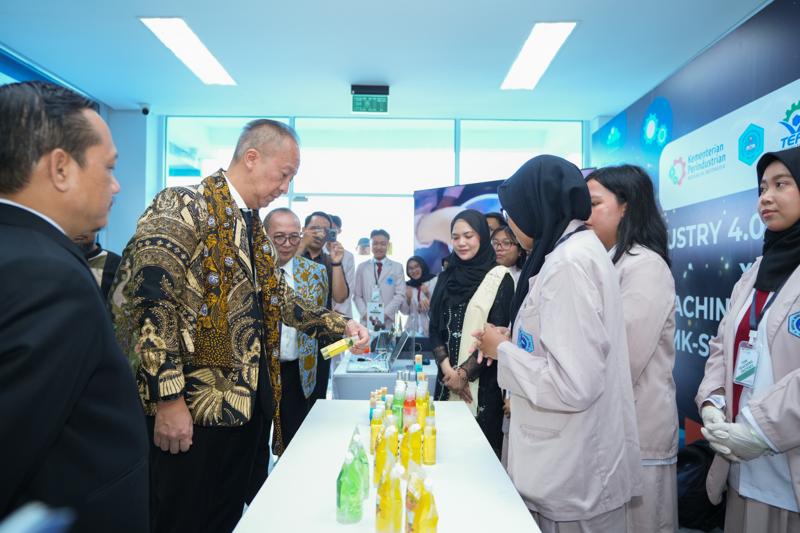 Lulus Siap Kerja, Menperin Lepas Ribuan Talenta Industri Berkompetensi Global Lulus Siap Kerja, Menperin Lepas Ribuan Talenta Industri Berkompetensi Global