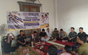 H. Haris Wijaya Ketua Karang Taruna Desa Cikarang Kota Berbagi Kebahagian Kepada Anak Yatim-piatu,