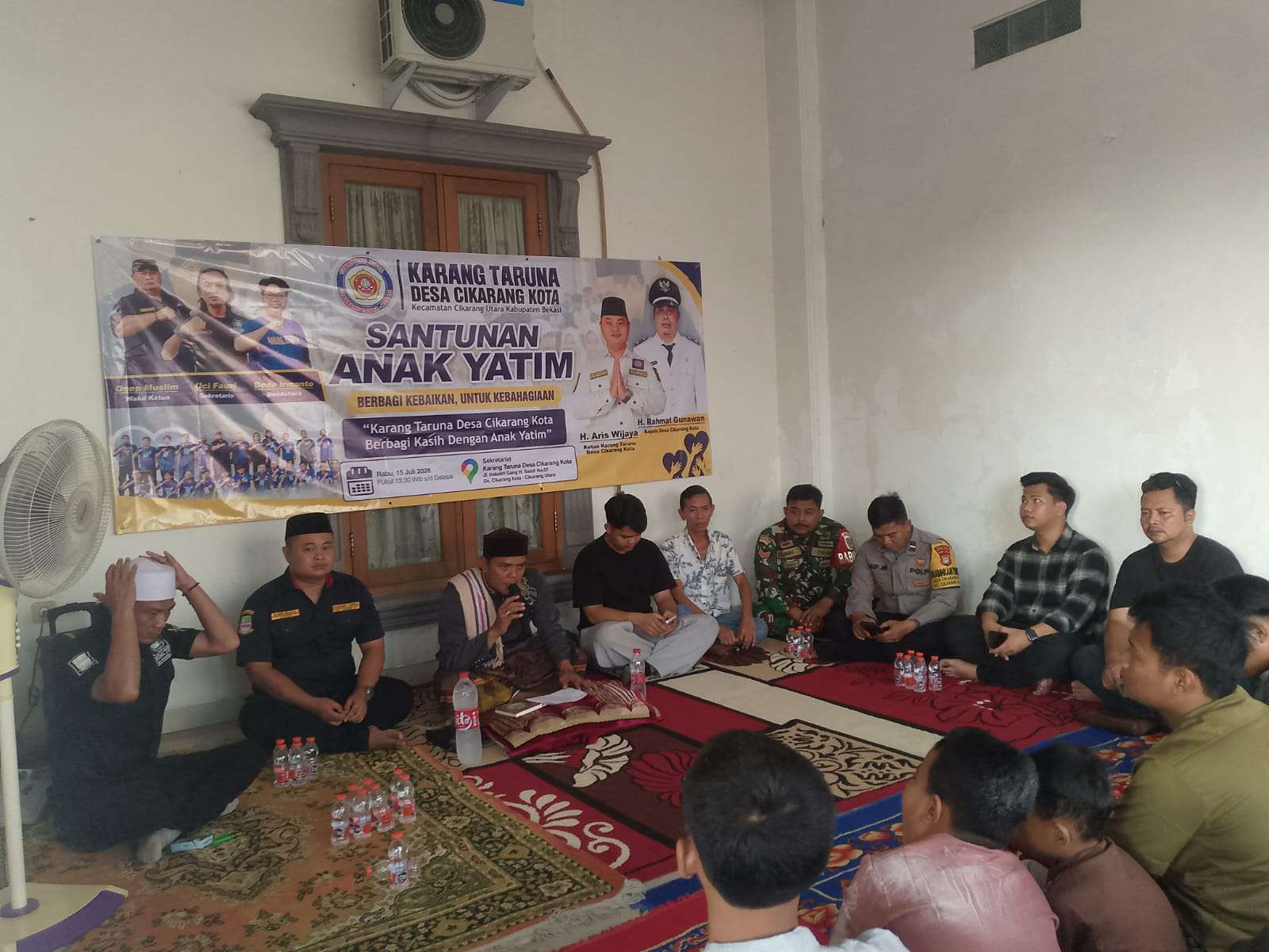 H. Haris Wijaya Ketua Karang Taruna Desa Cikarang Kota Berbagi Kebahagian Kepada Anak Yatim-piatu,