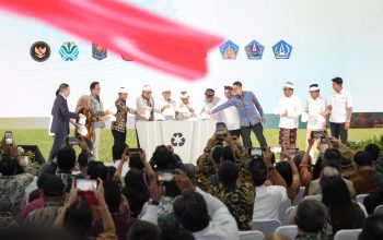 Akhiri Ketergantungan TPA, Menteri LH Jumhur : Transformasi Kelola Sampah Lewat Fasilitas Energi Terbarukan Telah Dimulai di Bali Akhiri Ketergantungan TPA, Menteri LH Jumhur : Transformasi Kelola Sampah Lewat Fasilitas Energi Terbarukan Telah Dimulai di Bali