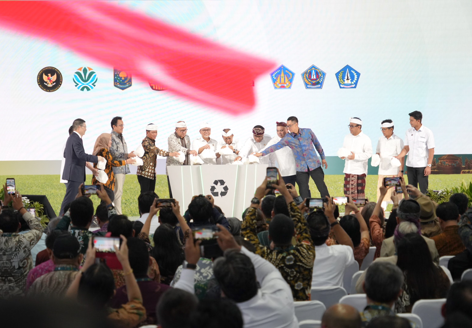 Akhiri Ketergantungan TPA, Menteri LH Jumhur : Transformasi Kelola Sampah Lewat Fasilitas Energi Terbarukan Telah Dimulai di Bali