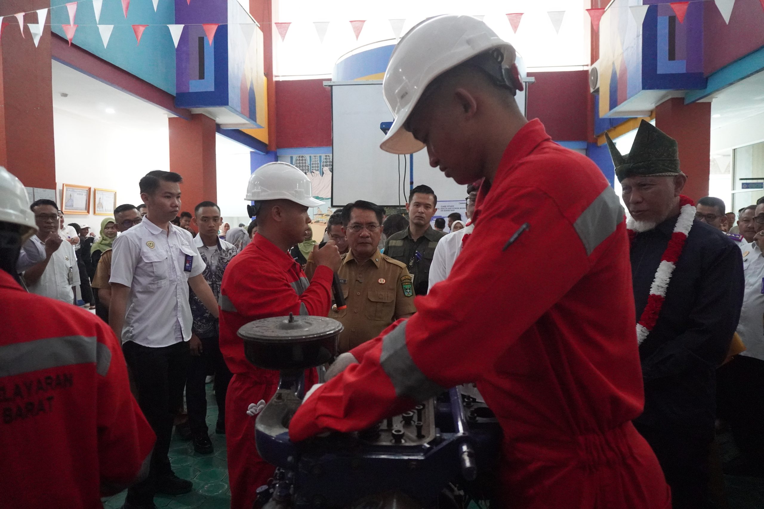 Menteri LH Jumhur kampanyekan Gerakan Tobat Ekologis, Dua Miliar Pohon Disiapkan Jadi Bagian untuk Hijaukan Kembali Bumi Menteri LH Jumhur kampanyekan Gerakan Tobat Ekologis, Dua Miliar Pohon Disiapkan Jadi Bagian untuk Hijaukan Kembali Bumi