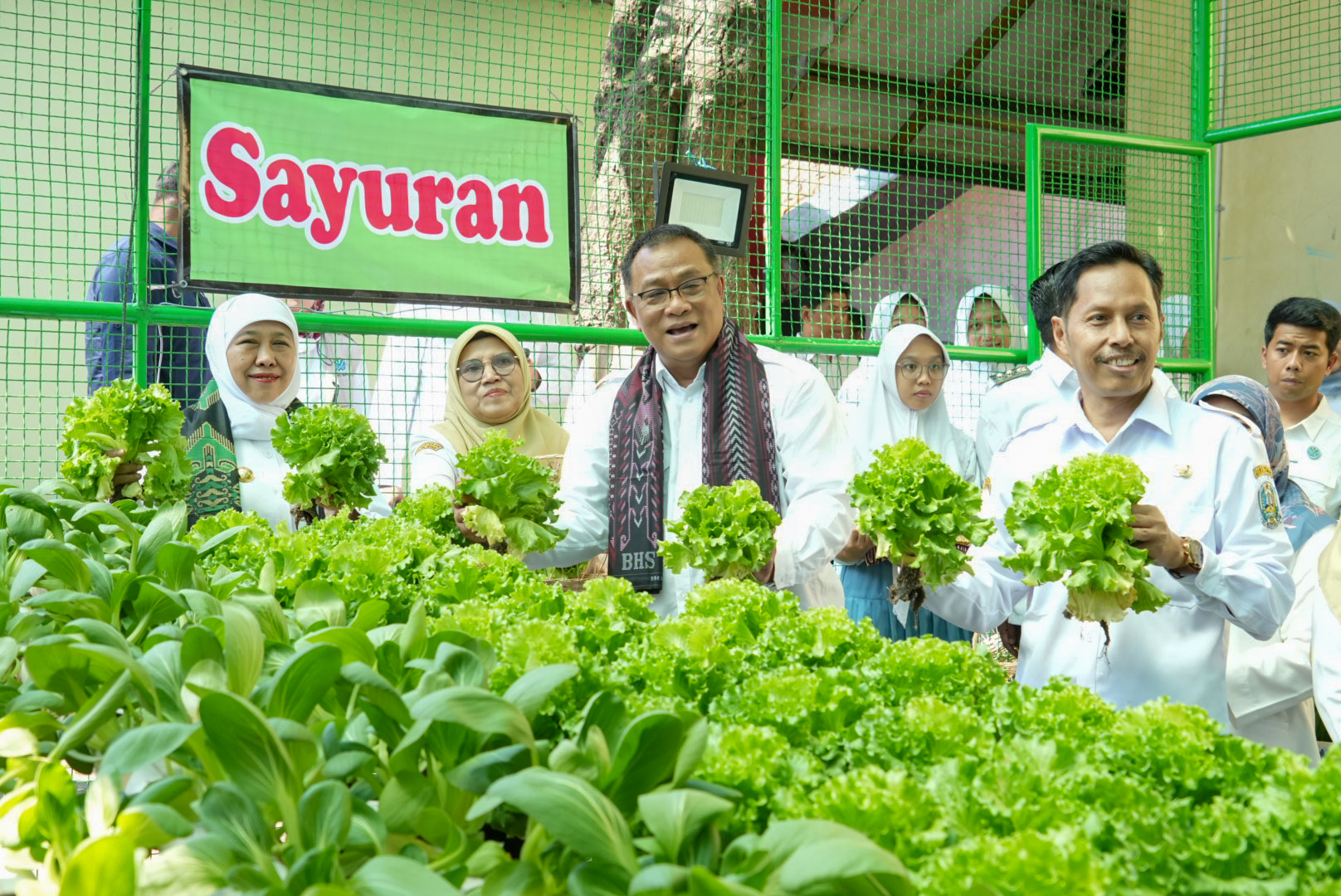 Bangun Karakter Ekologis dan Ketahanan Pangan, Menteri LH Jumhur Jadikan Sekolah di Gresik Percontohan Nasional Bangun Karakter Ekologis dan Ketahanan Pangan, Menteri LH Jumhur Jadikan Sekolah di Gresik Percontohan Nasional