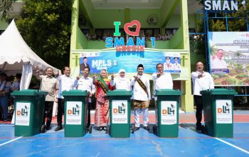 Bangun Karakter Ekologis dan Ketahanan Pangan, Menteri LH Jumhur Jadikan Sekolah di Gresik Percontohan Nasional Bangun Karakter Ekologis dan Ketahanan Pangan, Menteri LH Jumhur Jadikan Sekolah di Gresik Percontohan Nasional