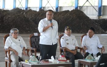 Kunjungan ke Kabupaten Jombang, Menteri LH Jumhur Ubah Paradigma Pengelolaan Sampah Menjadi Peluang Ekonomi Hijau Kunjungan ke Kabupaten Jombang, Menteri LH Jumhur Ubah Paradigma Pengelolaan Sampah Menjadi Peluang Ekonomi Hijau