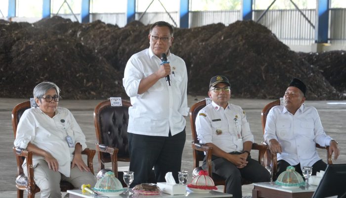Kunjungan ke Kabupaten Jombang, Menteri LH Jumhur Ubah Paradigma Pengelolaan Sampah Menjadi Peluang Ekonomi Hijau