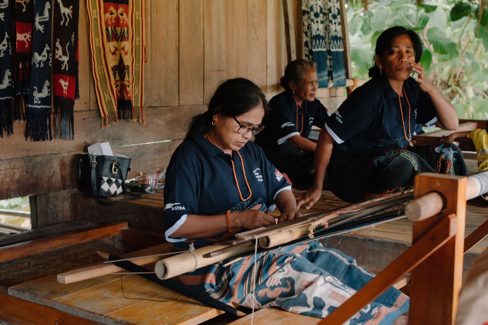 Pelestarian Tenun Ikat dan Pemberdayaan Perempuan, PT Astra International Tbk Perkuat Desa Sejahtera Astra di Sumba Timur Pelestarian Tenun Ikat dan Pemberdayaan Perempuan, PT Astra International Tbk Perkuat Desa Sejahtera Astra di Sumba Timur