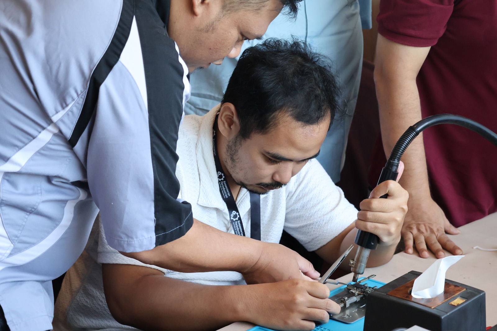 Sasar Potensi Pasar Besar, Kemenperin Tingkatkan Kompetensi IKM Jasa Service Handphone Sasar Potensi Pasar Besar, Kemenperin Tingkatkan Kompetensi IKM Jasa Service Handphone