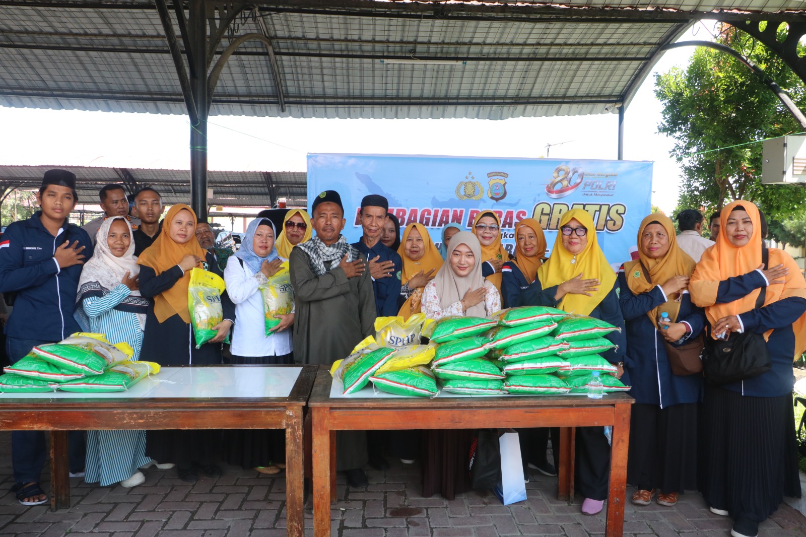 Hari Bhayangkara ke-80, Polda Sumut Salurkan Bantuan Beras untuk Penggali Kubur, Bilal Mayit hingga Tukang Becak Hari Bhayangkara ke-80, Polda Sumut Salurkan Bantuan Beras untuk Penggali Kubur, Bilal Mayit hingga Tukang Becak