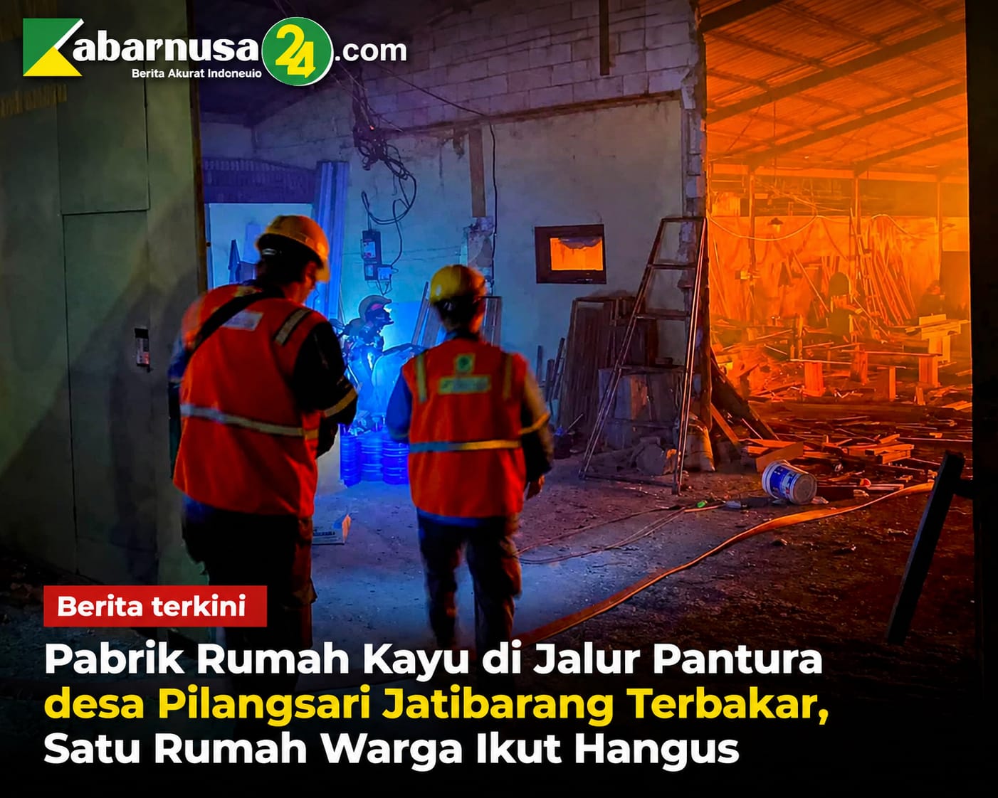 Pabrik Rumah Kayu di Jalur Pantura desa Pilangsari Jatibarang Terbakar, Satu Rumah Warga Ikut Hangus
