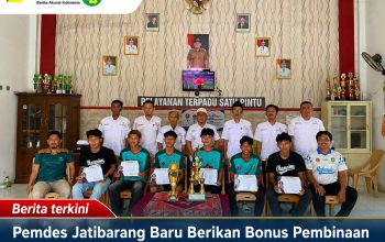 Pemdes Jatibarang Baru Berikan Bonus Pembinaan kepada Pemain Juara Piala Bupati Indramayu 2026