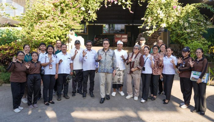 Bantah Stigma TPS3R Bau, Wamen LH Diaz Kunjungi TPS3R Sapuh Jagat Bali