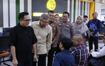 Tinjau di Kantah Kota Batam Bersama Komisi II DPR RI, Wamen ATR/Waka BPN Pastikan Pelayanan Pertanahan Berjalan Efisien Tinjau di Kantah Kota Batam Bersama Komisi II DPR RI, Wamen ATR/Waka BPN Pastikan Pelayanan Pertanahan Berjalan Efisien