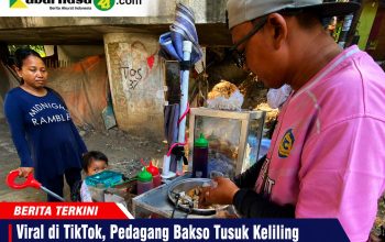 Viral di TikTok, Pedagang Bakso Tusuk Keliling di Jatibarang Baru Raup Berkah Lewat Live Streaming