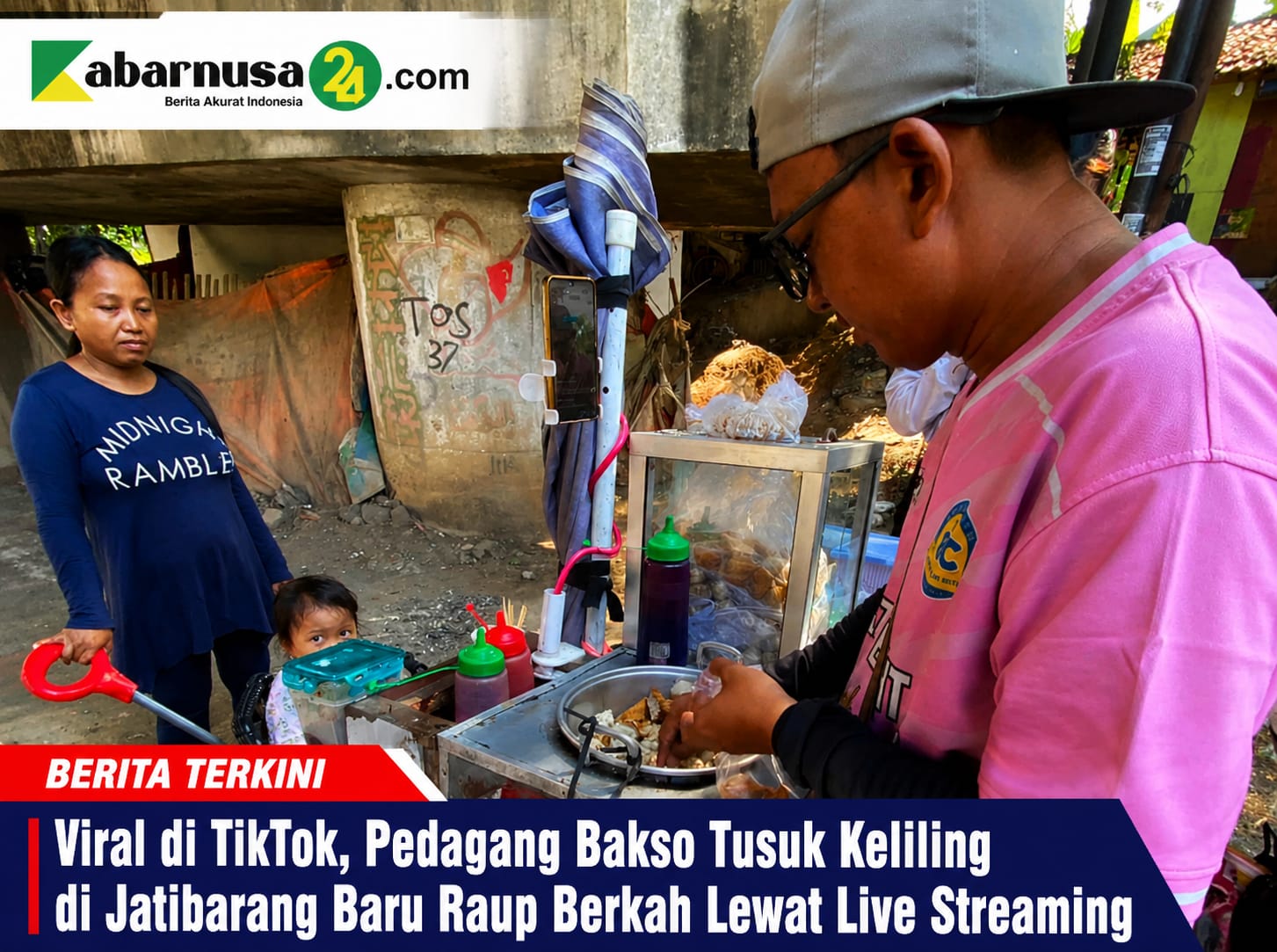 Viral di TikTok, Pedagang Bakso Tusuk Keliling di Jatibarang Baru Raup Berkah Lewat Live Streaming