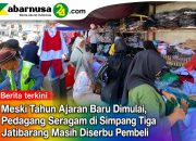 Meski Tahun Ajaran Baru Dimulai, Pedagang Seragam di Simpang Tiga Jatibarang Masih Diserbu Pembeli