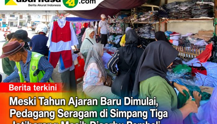 Meski Tahun Ajaran Baru Dimulai, Pedagang Seragam di Simpang Tiga Jatibarang Masih Diserbu Pembeli