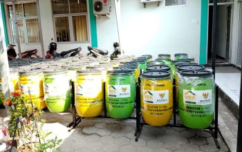 Kegiatan Sosial PT MBK Ventura Hadir di Margaasih, Puluhan Posyandu Terima Bantuan Tong Sampah