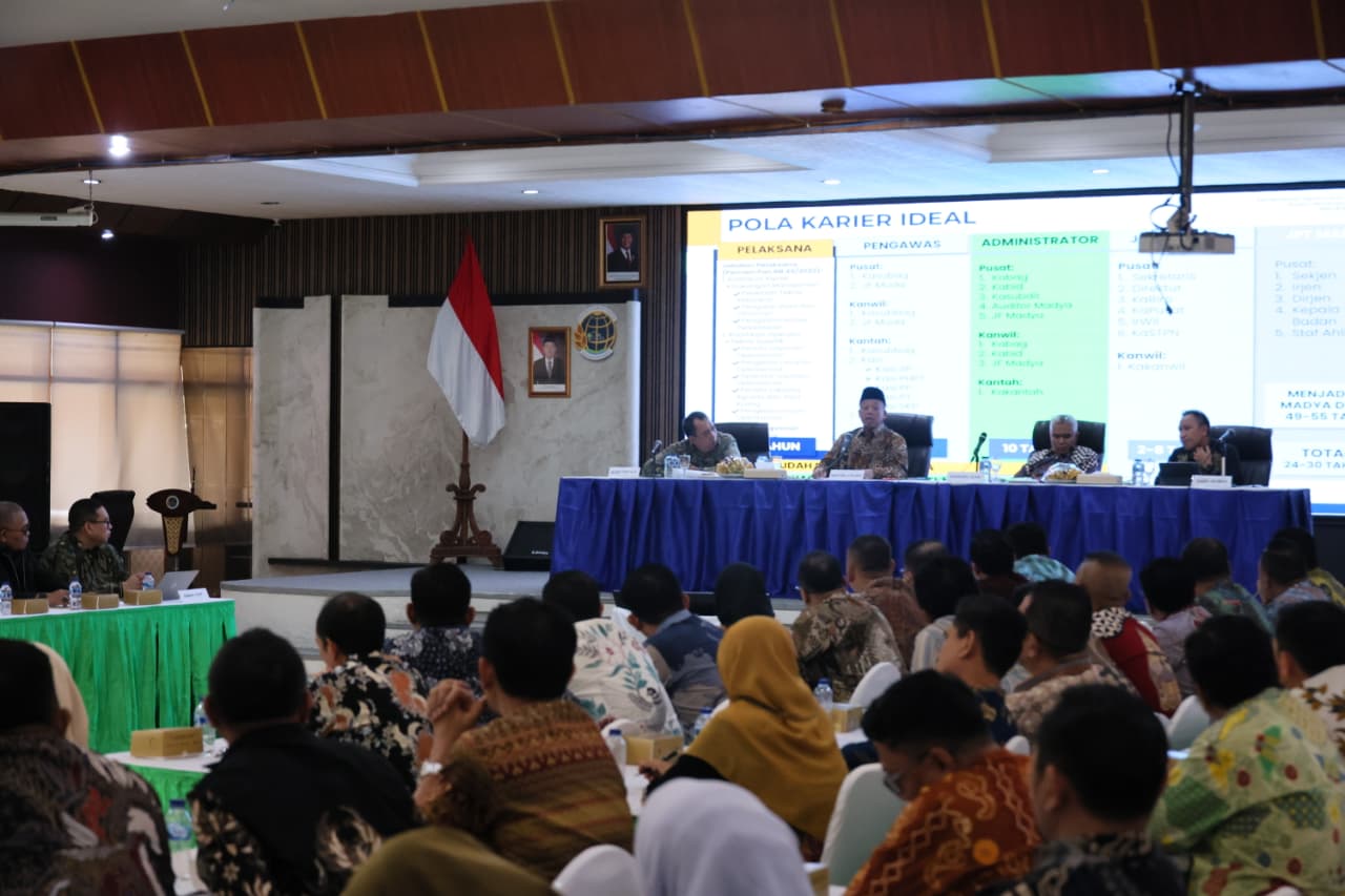 Kumpulkan Jajaran Kantah di Jatim, Begini Amanah Menteri Nusron soal Pelayanan ke Masyarakat Kumpulkan Jajaran Kantah di Jatim, Begini Amanah Menteri Nusron soal Pelayanan ke Masyarakat