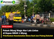 Polsek Sliyeg Siaga Atur Lalu Lintas di Depan SMAN 1 Sliyeg, Prioritaskan Keselamatan Siswa Saat Jam Pulang Sekolah