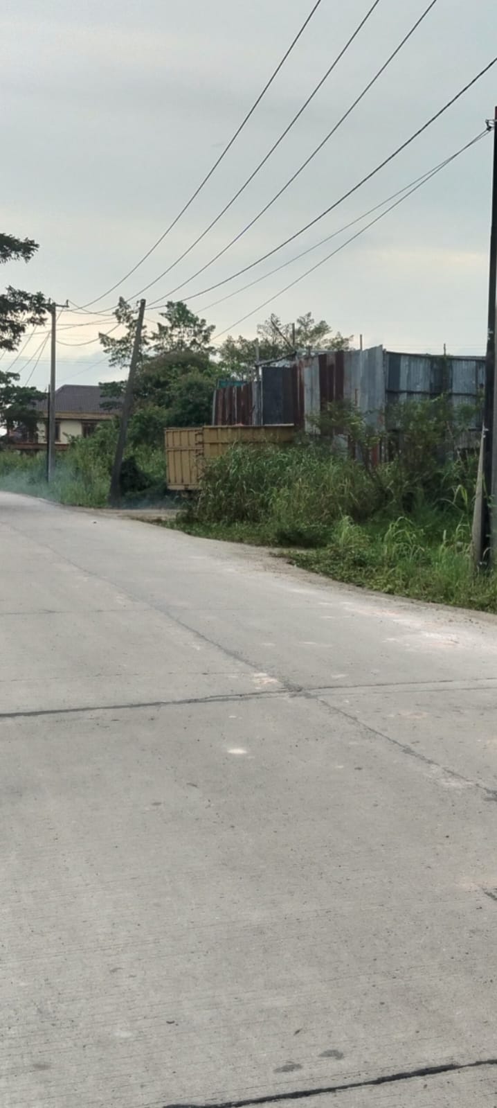 Aktivitas Gudang Penampungan dan Pengolahan BBM Ilegal di Depan Citraland , Masyarakat Pertanyakan Penegakan Hukum