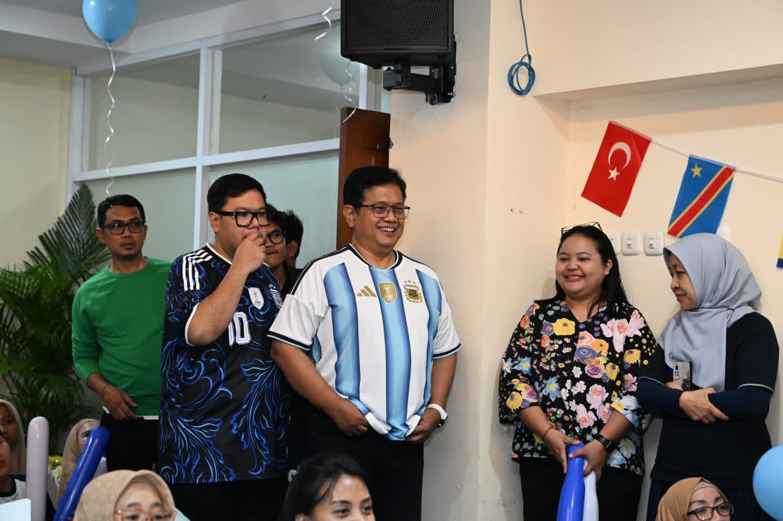 Transmigran Nobar Piala Dunia, Wamen Viva Yoga: Menjaga Sportifitas, Persatuan, dan Spirit Perjuangan Transmigran Nobar Piala Dunia, Wamen Viva Yoga: Menjaga Sportifitas, Persatuan, dan Spirit Perjuangan
