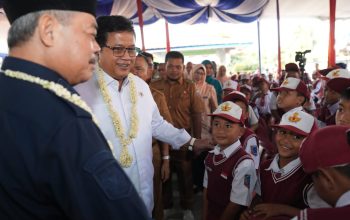 Kunjungi Kawasan Transmigrasi di Lahat, Wamen Viva Yoga: Rehabilitas Sekolah dan Sertipikati Lahan Segera Kita Tuntaskan Kunjungi Kawasan Transmigrasi di Lahat, Wamen Viva Yoga: Rehabilitas Sekolah dan Sertipikati Lahan Segera Kita Tuntaskan