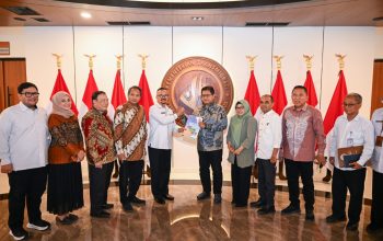 Terima Pimpinan DPRD Provinsi Gorontalo, Wamen Viva Yoga Dukung Kawasan Transmigrasi Gorontalo Sebagai Penopang Pertumbuhan Ekonomi Daerah Terima Pimpinan DPRD Provinsi Gorontalo, Wamen Viva Yoga Dukung Kawasan Transmigrasi Gorontalo Sebagai Penopang Pertumbuhan Ekonomi Daerah