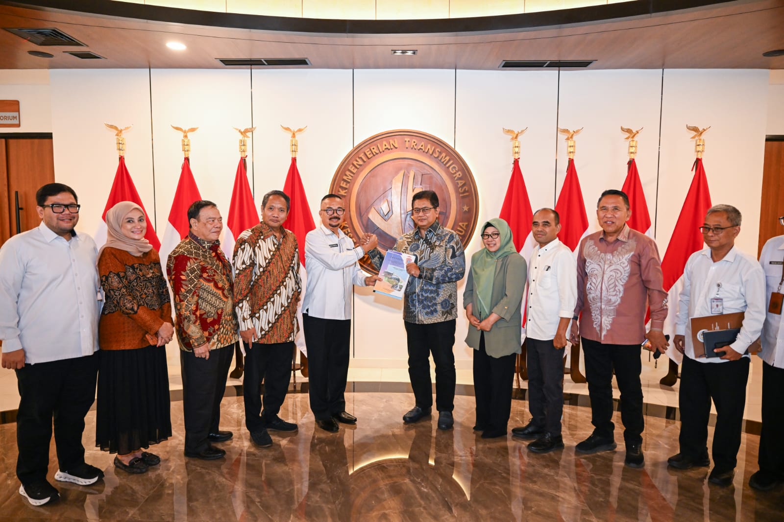 Terima Pimpinan DPRD Provinsi Gorontalo, Wamen Viva Yoga Dukung Kawasan Transmigrasi Gorontalo Sebagai Penopang Pertumbuhan Ekonomi Daerah