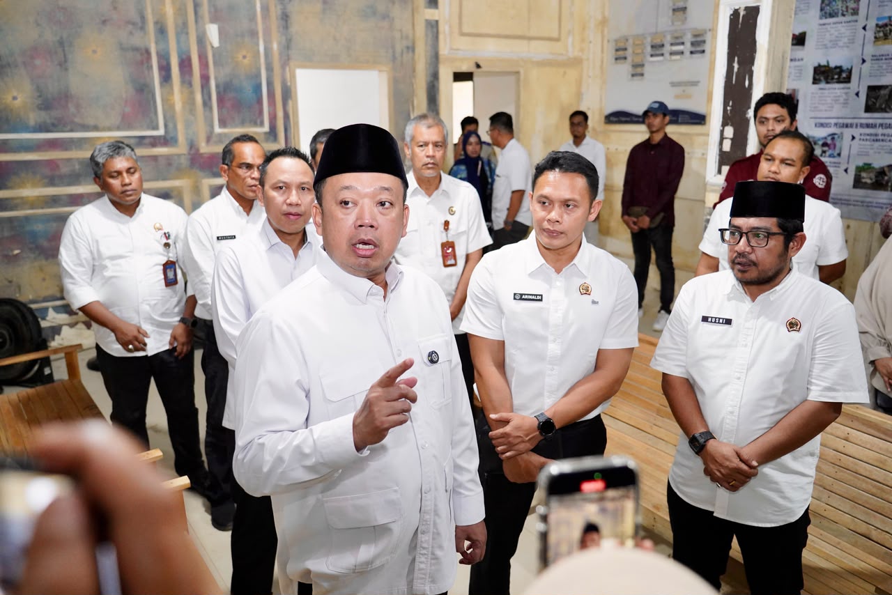 Wujud Peduli Korban Bencana, Menteri Nusron Tinjau Kantah Kabupaten Aceh Tamiang Pascabencana Hidrometeorologi Sumatera 2025