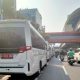 Sudah Ada Plang Larangan, Kendaraan Dinas Plat Merah Milik Kementerian Parkir Sembarang Mencontohkan Tidak Baik ke Masyarakat