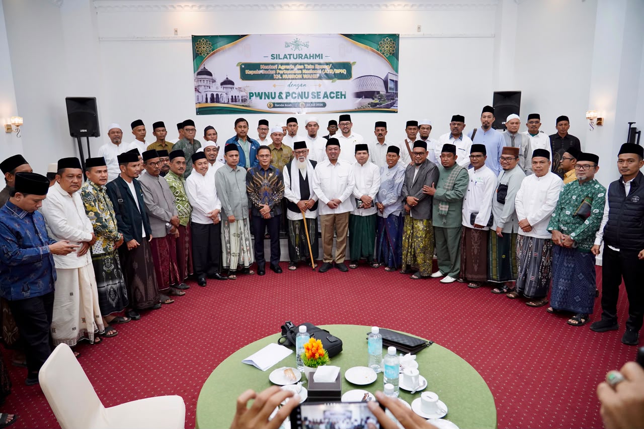 Hadir Dengan Tokoh Agama, Menteri Nusron Ajak PWNU dan PCNU Se-Aceh Percepat Sertipikasi Tanah Wakaf Hadir Dengan Tokoh Agama, Menteri Nusron Ajak PWNU dan PCNU Se-Aceh Percepat Sertipikasi Tanah Wakaf