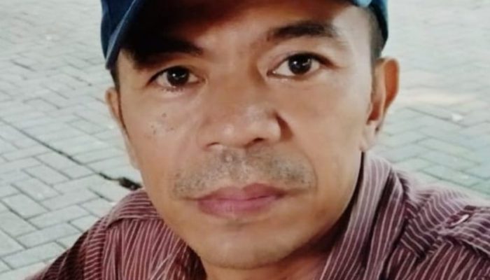 Hakikat Manusia Ketika Nama Rakyat Ada Di Pin DPR Dan Nama Masyarakat Ada Pada Lengan Polisi
