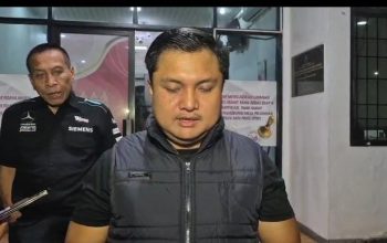 Anggota DPRD Kabupaten Bekasi Nyumarno Ditahan Kejari Cikarang, Kasus Dugaan Pengeroyokan Segera Disidangkan Anggota DPRD Kabupaten Bekasi Nyumarno Ditahan Kejari Cikarang, Kasus Dugaan Pengeroyokan Segera Disidangkan