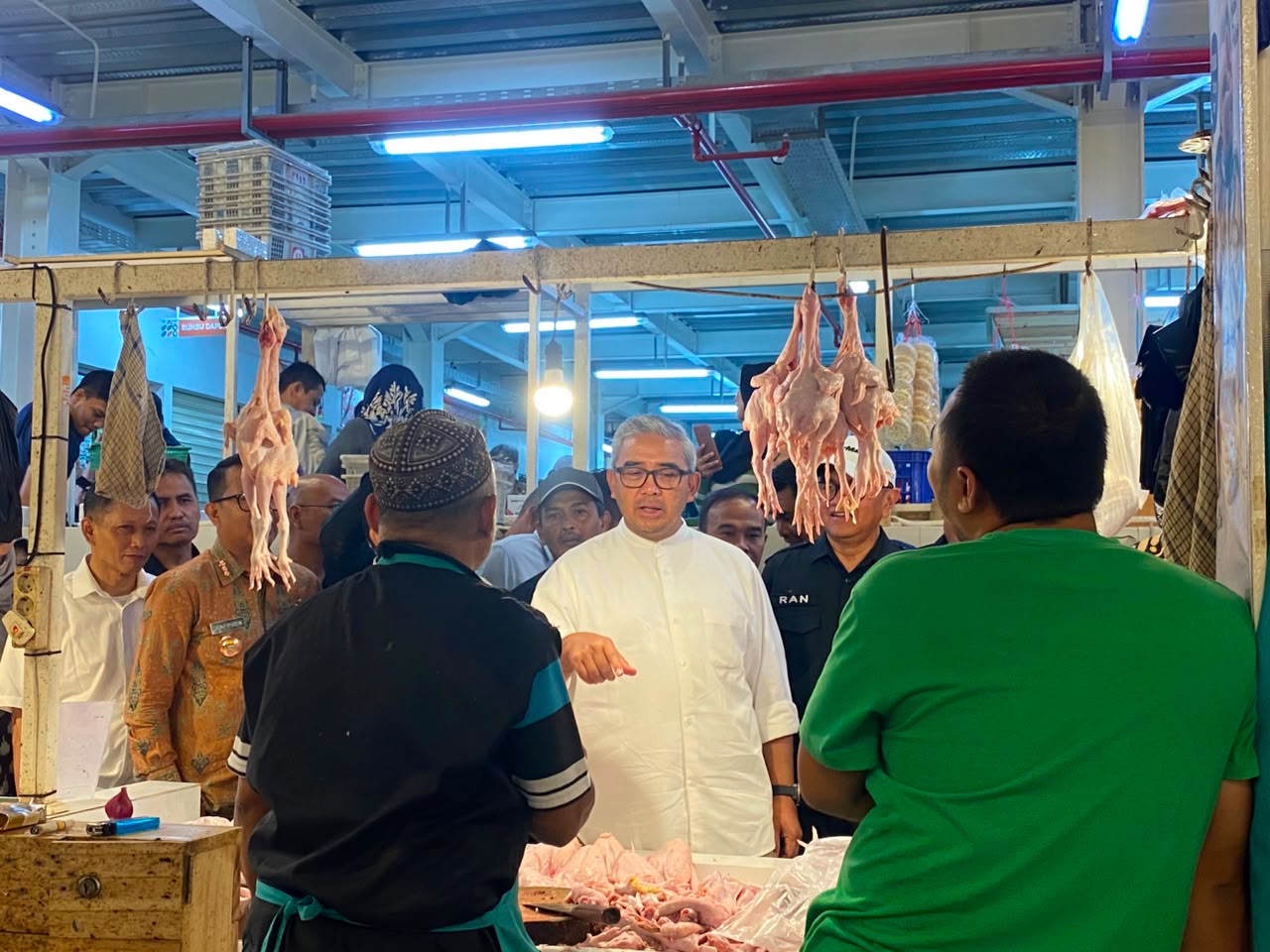 Farhan Pastikan Tak Ada Kelangkaan Pangan Meski Harga Ayam dan Timun Meroket Farhan Pastikan Tak Ada Kelangkaan Pangan Meski Harga Ayam dan Timun Meroket