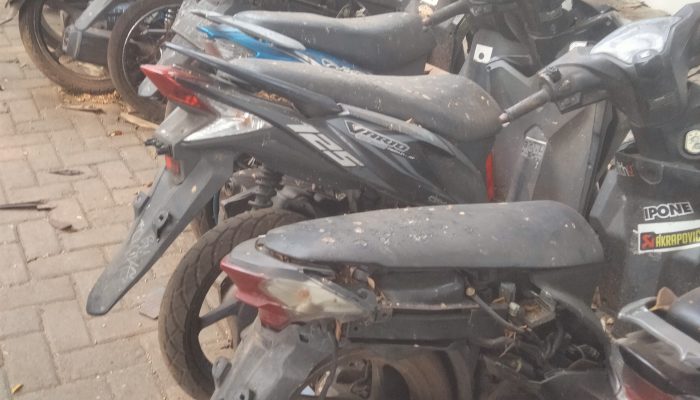 Penampakan Diduga Motor Sitaan Barang Bukti dan motor Oprasional di lingkungan Polda Metro Jaya Jadi Rongsokan