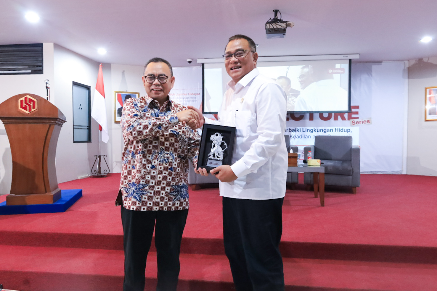 Pulihkan Kerusakan Bumi, Menteri LH Jumhur Ajak Generasi Muda Pimpin Gerakan Tobat Ekologis Nasional