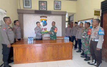 Solidaritas TNI-Polri Terjaga, Koramil 0827 Sapudi Sampaikan Ucapan Hari Bhayangkara ke-80 kepada Polsek Sapudi