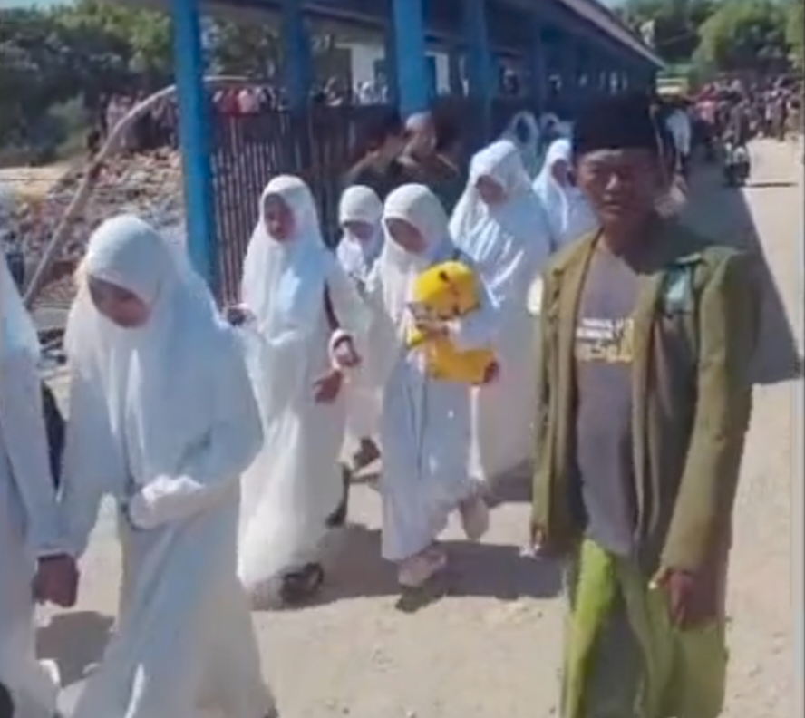 Ratusan Santri Baru IKSASS Rayon Sapudi Padati KMP Wicitra Darma, Siap Menimba Ilmu di Pondok Pesantren Salafiyah Syafi'iyah Sukorejo