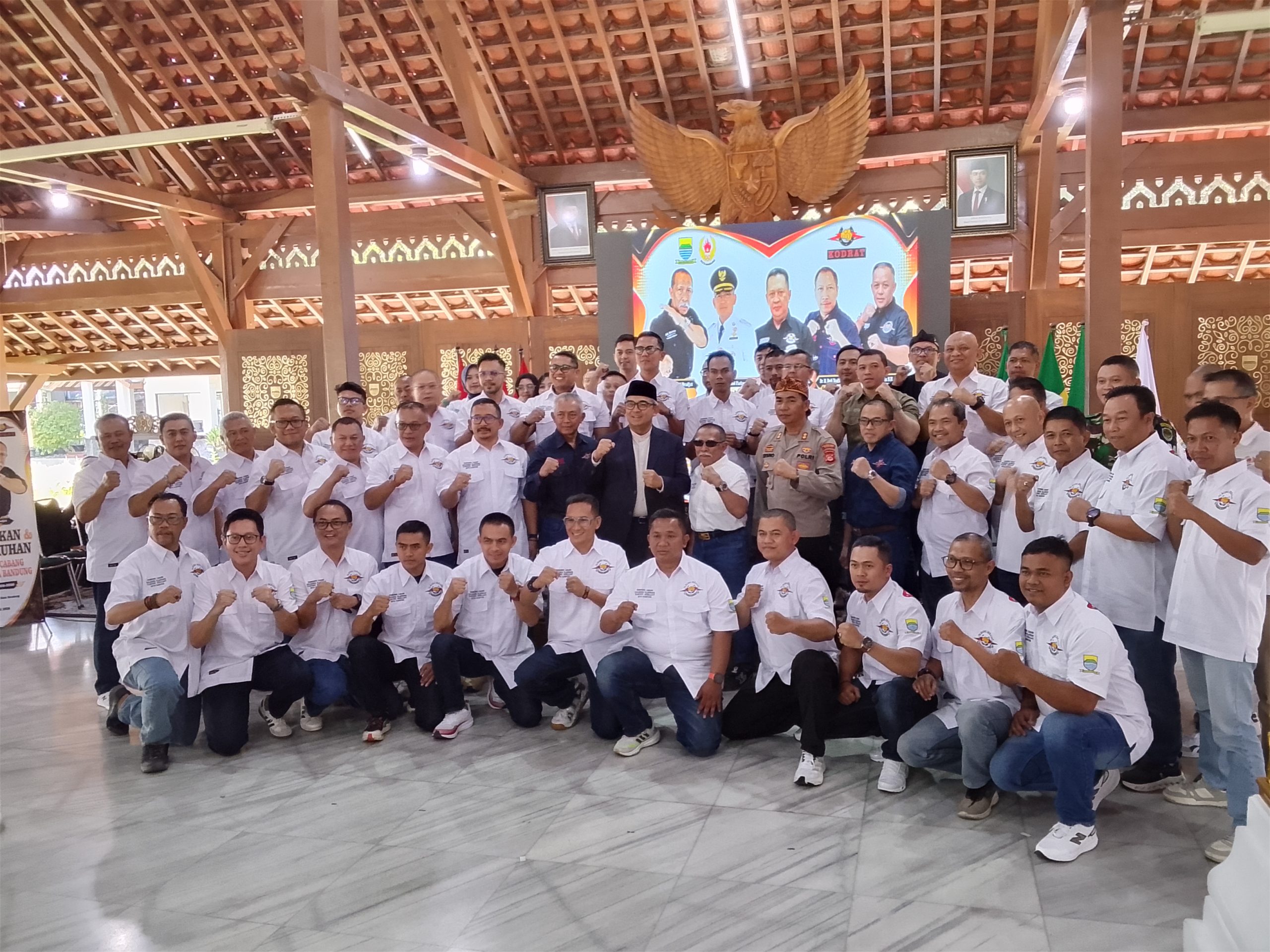 Asep Robin S.H., M.H. Resmi Nahkodai Pengcab KODRAT Kota Bandung, Siap Cetak Atlet Tarung Derajat Berprestasi