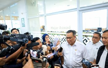 Menteri LH Jumhur Dorong Pertobatan Ekologis Jadi Arah Baru Pembangunan Berkelanjutan di NTB Menteri LH Jumhur Dorong Pertobatan Ekologis Jadi Arah Baru Pembangunan Berkelanjutan di NTB